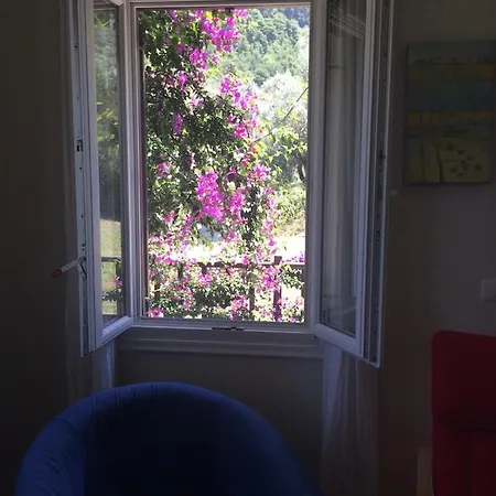 Σπίτι διακοπών Emilia House ,private Yard, 1 Km To Town, Sleeps 4