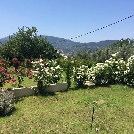 Σπίτι διακοπών Emilia House ,private Yard, 1 Km To Town, Sleeps 4 *