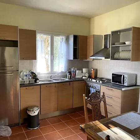 Σπίτι διακοπών Emilia House ,private Yard, 1 Km To Town, Sleeps 4 *