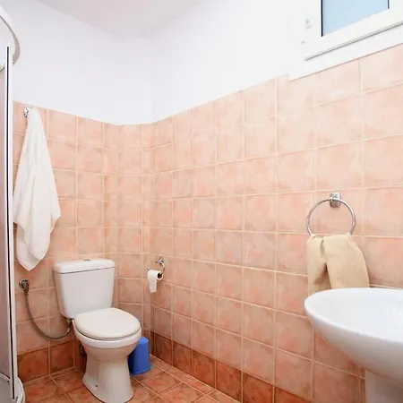 Emilia House ,private Yard, 1 Km To Town, Sleeps 4 Σπίτι διακοπών *